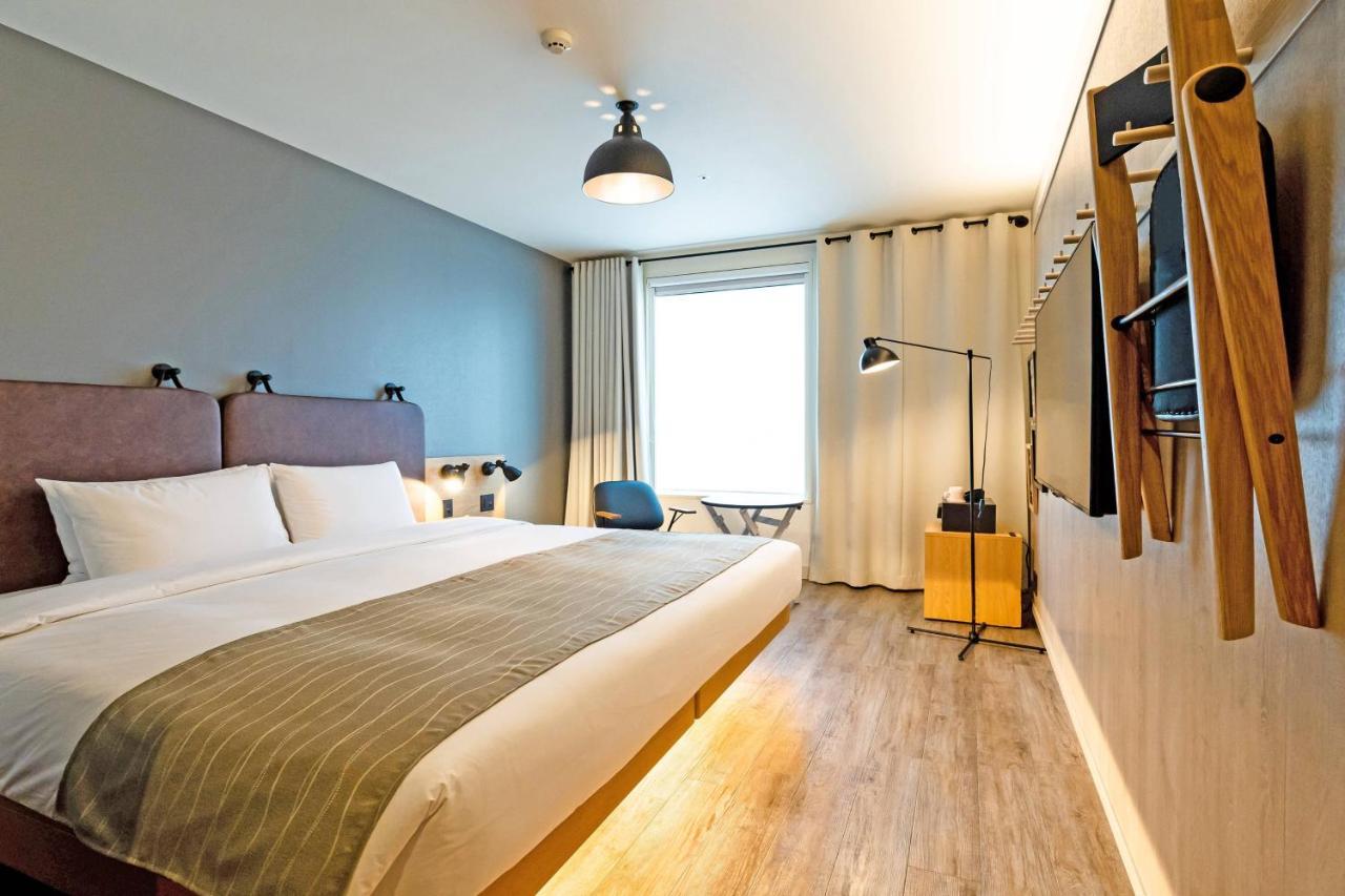 Moxy Honmachi By Marriott Hotel Ōsaka